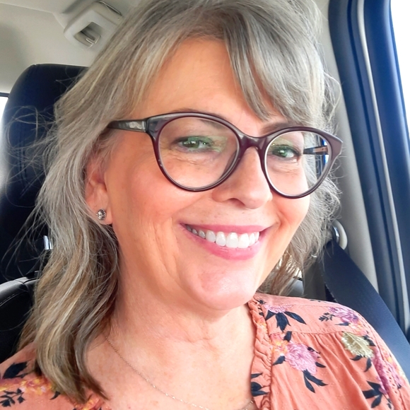 Meet your Posher, Karen - Picture 1 of 1